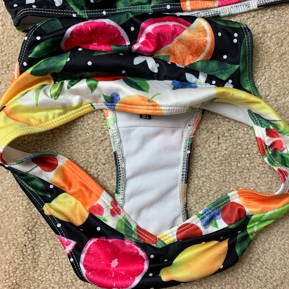 PrettyLittleThing off the shoulder v waist bikini set - Picture 5 of 8